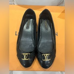 Lv ballerina flats